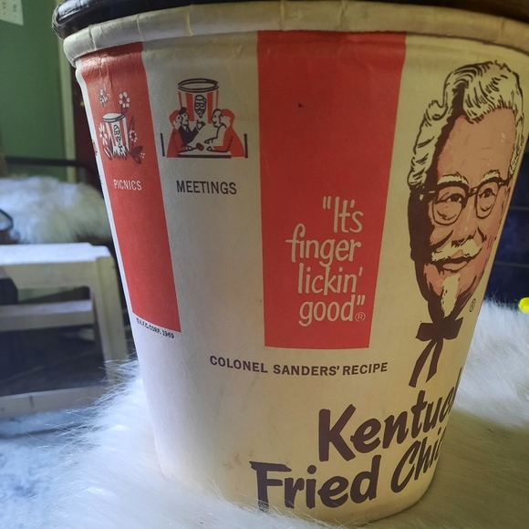 ~{KFC}~ Vintage 1969 KFC Chicken bucket. - Picture 2 of 10